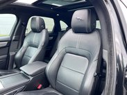 Jaguar F-Pace 2.0 D200 MHEV R-Dynamic SE Auto AWD Euro 6 (s/s) 5dr 31