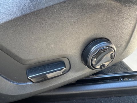 Volvo XC60 2.0 D5 PowerPulse R-Design Auto AWD Euro 6 (s/s) 5dr 37