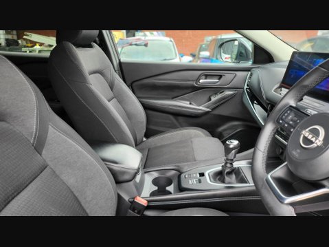 Nissan Qashqai DIG-T N-CONNECTA MHEV 16