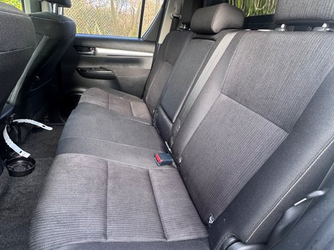 Toyota Hilux INVINCIBLE 4WD D-4D DCB 14