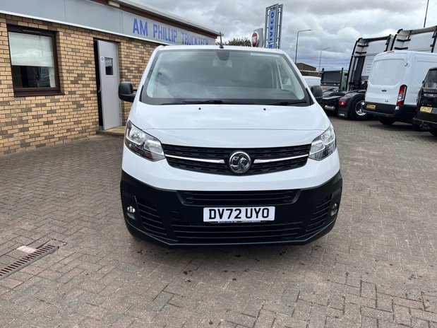 Vauxhall Vivaro VIVARO L2 DIESEL 2900 1.5d 100PS Dynamic H1 Van 2