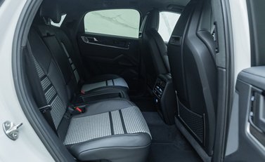 Porsche Cayenne TURBO E-HYBRID COUPE 20