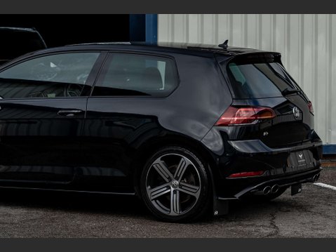 Volkswagen Golf 2.0 Golf R TSi Semi-Auto 4WD 3dr 25
