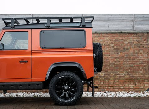 Land Rover Defender 90 Adventure 21
