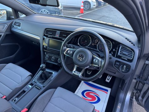 Volkswagen Golf R-LINE TSI ACT BLUEMOTION TECHNOLOGY 26