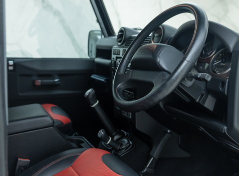 Land Rover Defender 90 ADVENTURE 13