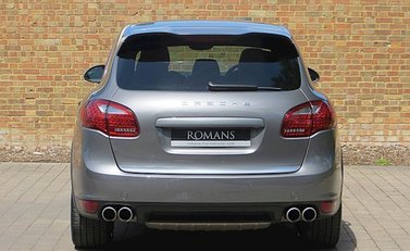 Porsche Cayenne Turbo 12