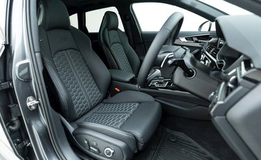 Audi RS4 Avant Carbon Black 10