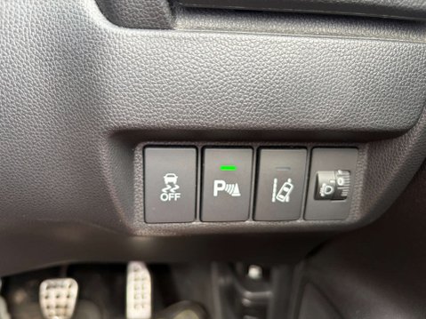 Honda Jazz 1.3 i-VTEC EX Navi Hatchback 5dr Petrol Manual Euro 6 (s/s) (102 ps) 17