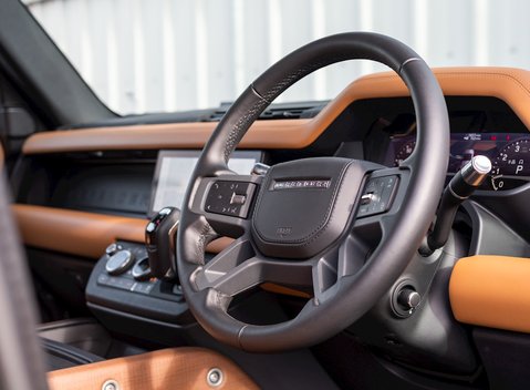 Land Rover Defender 110 X P400 11