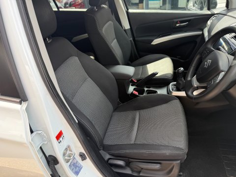 Suzuki SX4 S-Cross SZ-T 11