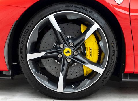 Ferrari SF90 Stradale 8