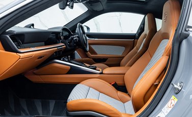 Porsche 911 Turbo S (992) 21