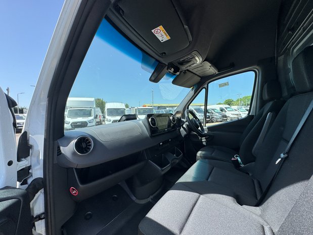 Mercedes-Benz Sprinter AUTO MWB L2H2 High Roof 315 Pro Air Con Camera EURO 6 12