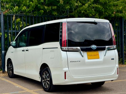 Toyota Esquire Hybrid Hybrid Gi 35