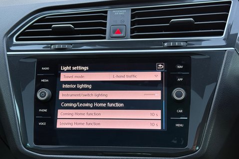 Volkswagen Tiguan R-LINE TECH TDI 4MOTION DSG -TOWBAR -ELECTRIC TAILGATE -KEYLESS -CARPLAY 47