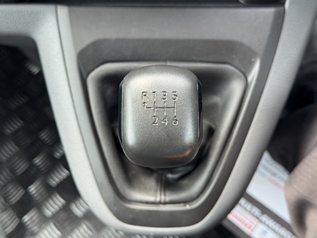 Vauxhall Vivaro Crew Cab LWB L2H1 Low Roof Sportive 2900 Air Con Sensors EURO 6 NO VAT 37