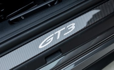 Porsche 911 GT3 TOURING (992) 25