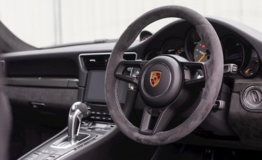 Porsche 911 GT3 (991.2) 11