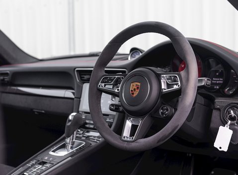 Porsche 911 Carrera 4 GTS (991.2) 11
