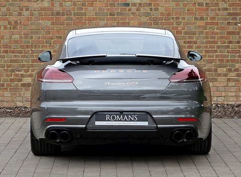 Porsche Panamera GTS 12