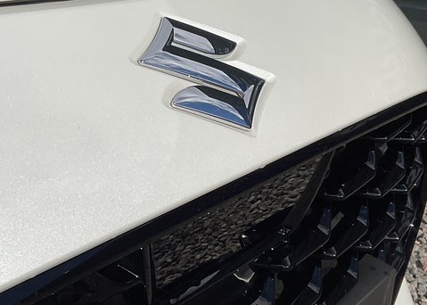 Suzuki Swift Motion 1.2 Mild Hybrid 6