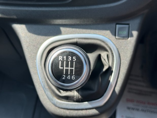 Renault Trafic SWB L1H1 [SOLD CR] Low Roof Black Edition SL28 Air Con Nav Sensors EURO 6 N 36