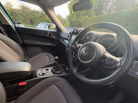 Mini Countryman Cooper 1.5 Petrol Manual Classic Comfort + SAT NAV - APPLE CARPLAY 3