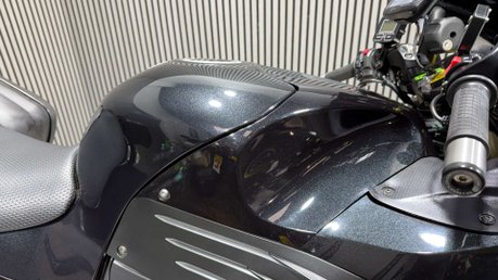 Kawasaki ZZR1400 2010 ONLY 30K STUNNING BIKE PANNIERS LONG MOT WARRANTY 1400CC 41