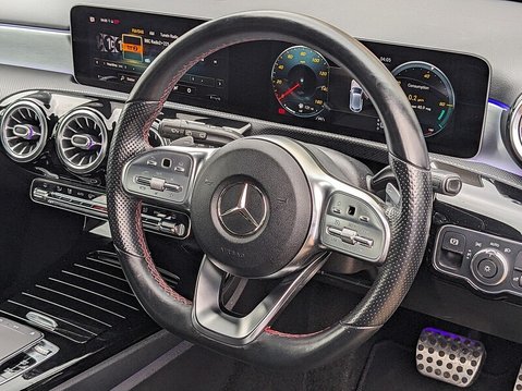 Mercedes-Benz A Class A 250 AMG LINE PREMIUM 22