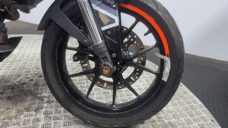 KTM Duke 2018 26K RUNNING PROJECT BIKE SPARES OR REPAIR 125CC NAKED 13