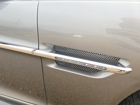 Aston Martin Vanquish V12 37