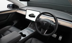 Tesla Model Y  Performance Enhanced Autopilot Auto Park & Summon Solid Black 1 Owner 2