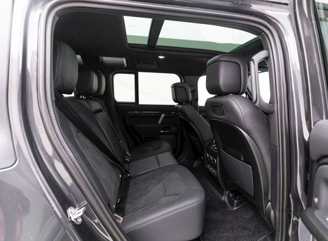 Land Rover Defender 110 V8 14