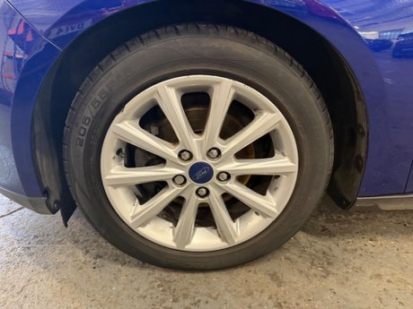 Ford Focus 1.0T EcoBoost Titanium Euro 6 (s/s) 5dr 27