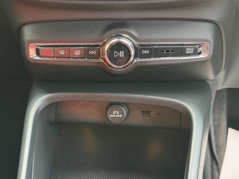 Volvo XC40 T3 INSCRIPTION 24