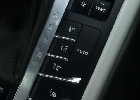 Porsche Macan 3.0 Macan S Semi-Auto 4WD 5dr 31