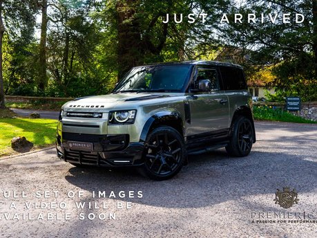 Land Rover Defender 90 V8. PLUMB BODYKIT. URBAN WHEELS. CARBON FIBRE INTERIOR. 