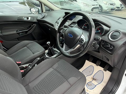 Ford Fiesta 1.0T EcoBoost Titanium Euro 5 (s/s) 5dr 14