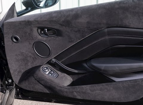 Aston Martin V8 Vantage 21