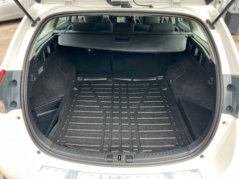 Toyota Auris VVT-I ICON TECH TOURING SPORTS 26