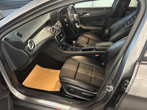 Mercedes-Benz GLA 1.6 GLA180 Urban Edition Euro 6 (s/s) 5dr 17