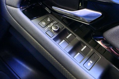 Land Rover Range Rover Evoque 2.0 Range Rover Evoque R-Dynamic S D Auto 4WD 5dr 41