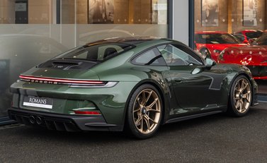 Porsche 911 GT3 TOURING (992) 4