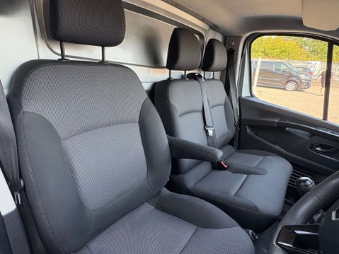 Renault Trafic 2.0 dCi Blue SL28 Business Panel Van 5dr Diesel Manual L1 H1 Euro 6 (s/s) ( 21