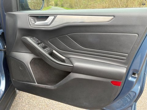 Ford Focus TITANIUM 24