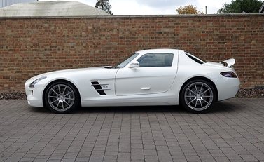Mercedes-Benz SLS AMG 4