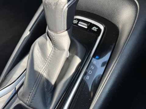 Toyota Corolla 1.8 VVT-h Icon Tech Touring Sports CVT Euro 6 (s/s) 5dr 19