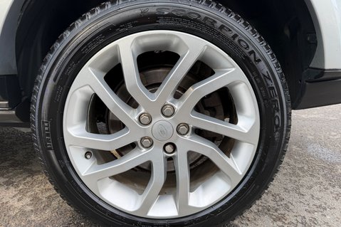 Land Rover Discovery SDV6 LANDMARK - ONE OWNER - 10 SERVICED INC CAMBELT 80