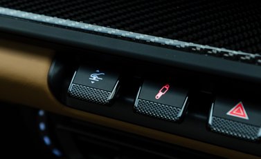 Porsche 911 GT3 TOURING (992) 21